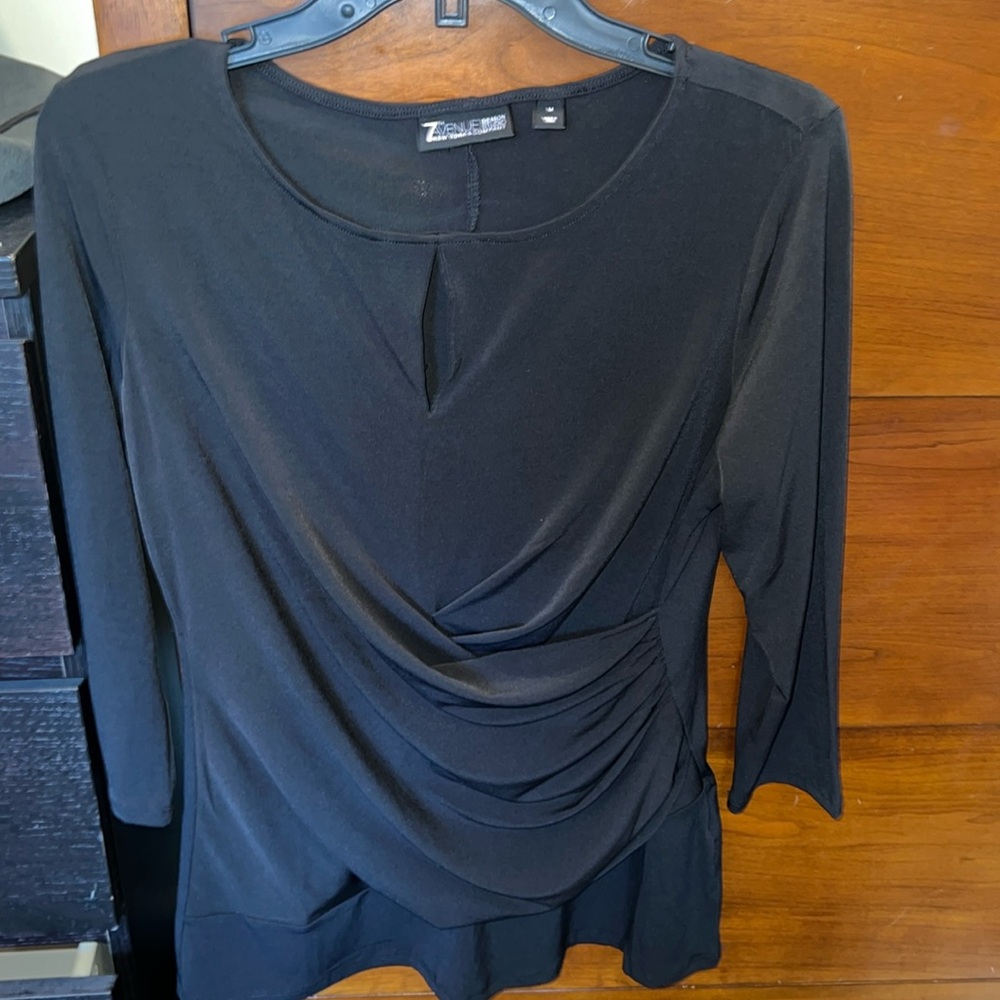 Key hole black top
